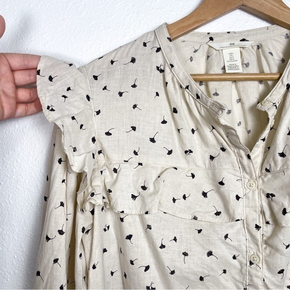 H&M Flounce-Trimmed Tan and Navy Floral Button Up Linen-blend Blouse Sz: L - Picture 4 of 9